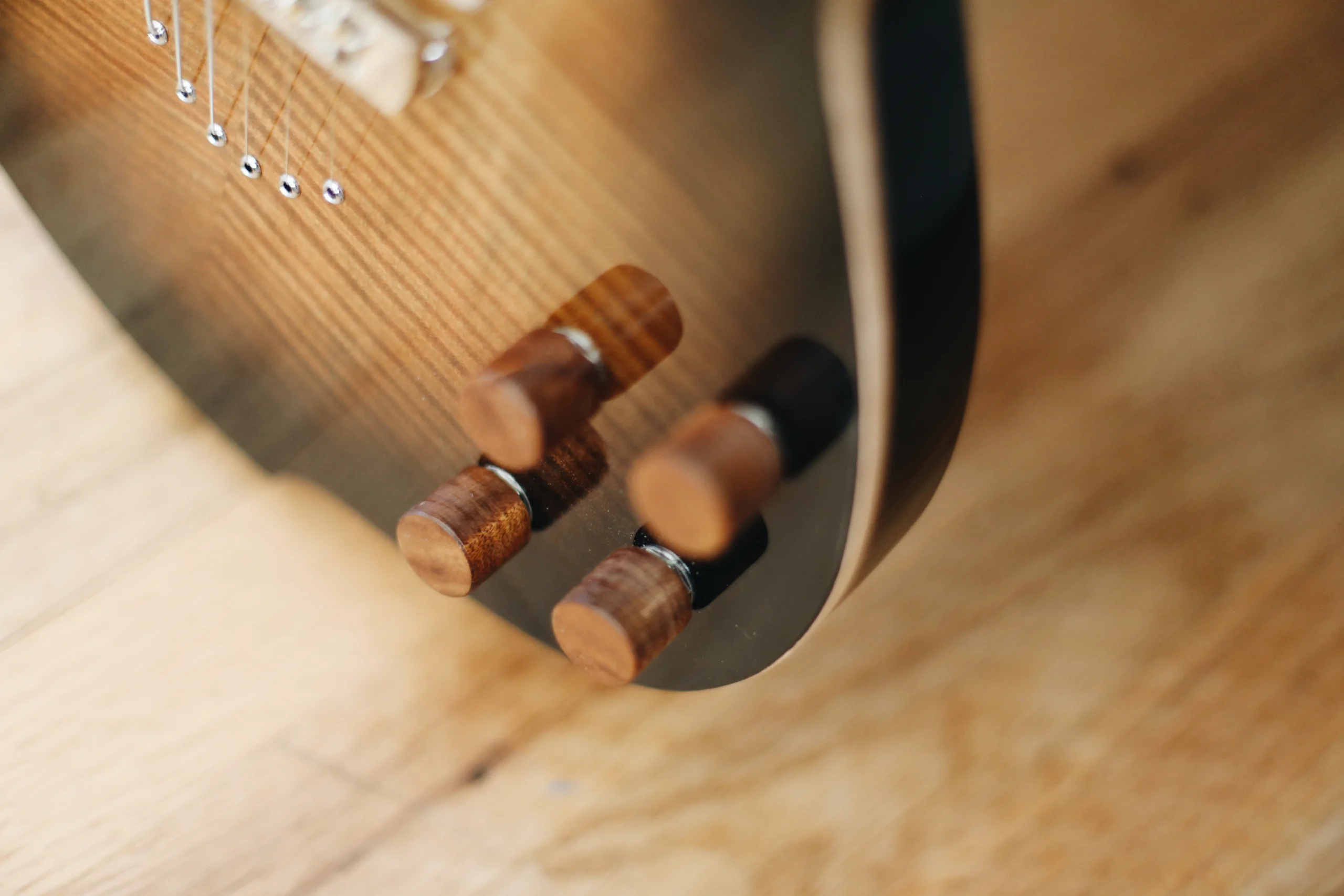 Procella | Tobacco Burst — detail